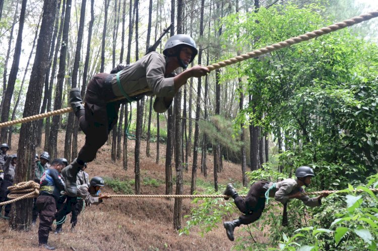 Hari Kedua Outbound Siswa Diktukba SPN Polda Jatim Asah Keterampilan Taktik Hingga Bersosial Empati